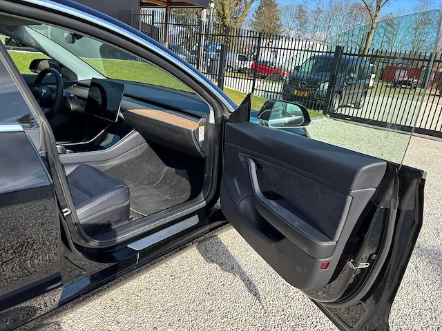 Tesla - model 3 - stnd.rwd plus 60 kwh - g-464-nv - 2019 - afbeelding 9 van  20
