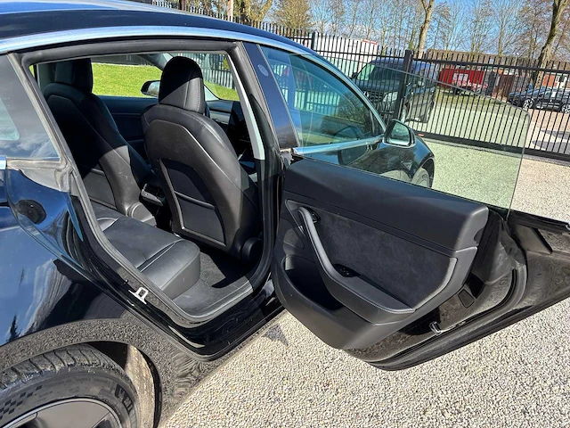 Tesla - model 3 - stnd.rwd plus 60 kwh - g-464-nv - 2019 - afbeelding 11 van  20