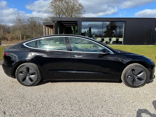 Tesla - model 3 - stnd.rwd plus 60 kwh - g-464-nv - 2019 - afbeelding 18 van  20
