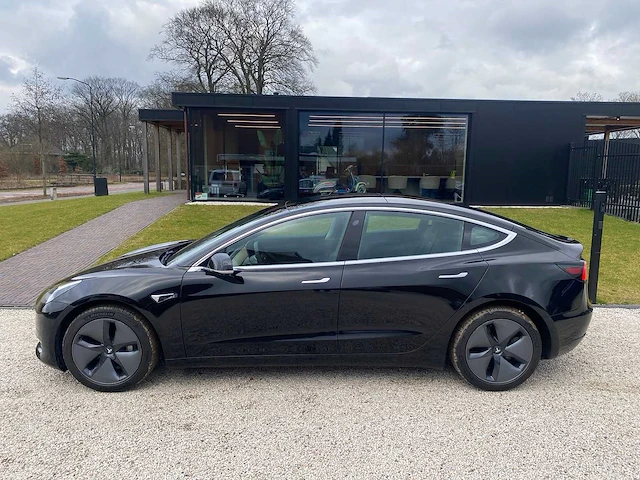 Tesla - model 3 - stnd.rwd plus 60 kwh - g-483-sk - 2019 - afbeelding 19 van  25