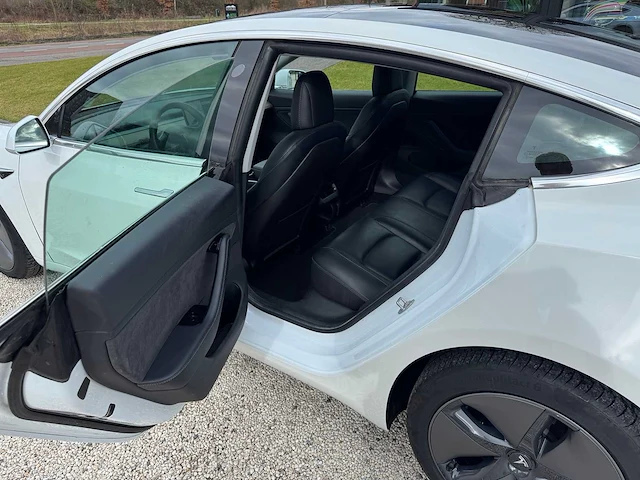 Tesla - model 3 - stnd.rwd plus 60 kwh - g-484-px - 2019 - afbeelding 3 van  23