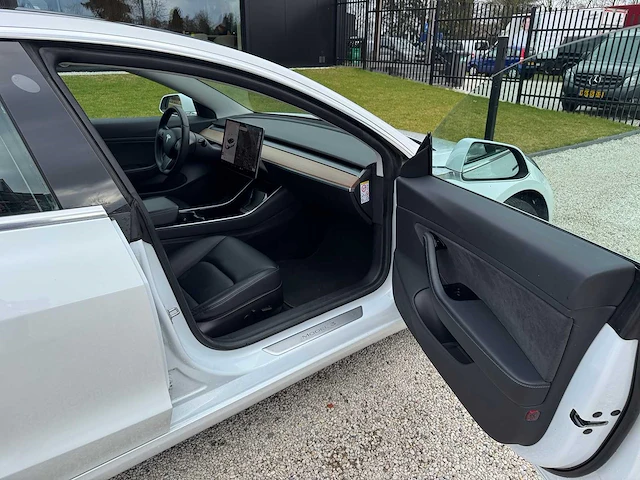 Tesla - model 3 - stnd.rwd plus 60 kwh - g-484-px - 2019 - afbeelding 5 van  23
