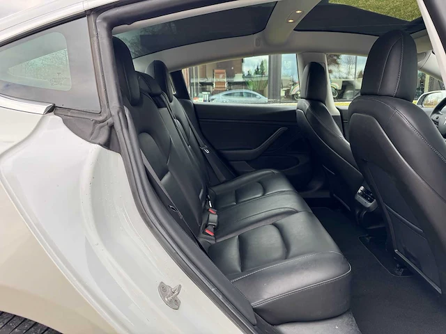 Tesla - model 3 - stnd.rwd plus 60 kwh - g-484-px - 2019 - afbeelding 8 van  23