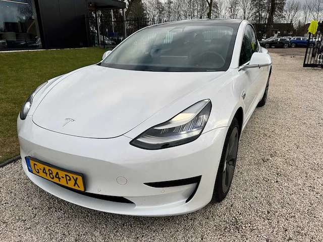 Tesla - model 3 - stnd.rwd plus 60 kwh - g-484-px - 2019 - afbeelding 1 van  23