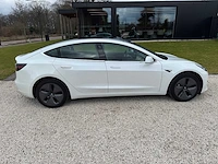 Tesla - model 3 - stnd.rwd plus 60 kwh - g-484-px - 2019 - afbeelding 13 van  23