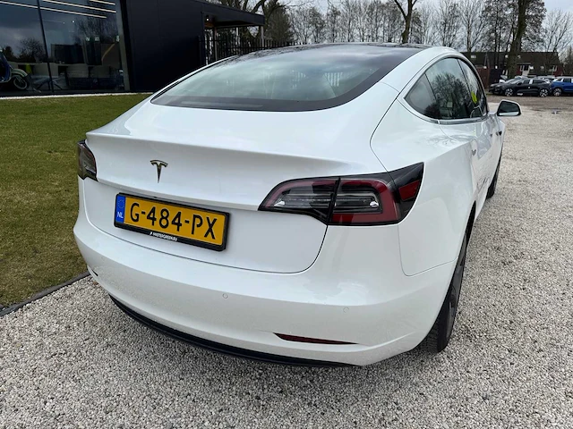 Tesla - model 3 - stnd.rwd plus 60 kwh - g-484-px - 2019 - afbeelding 14 van  23