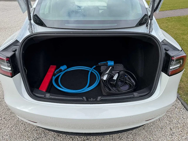 Tesla - model 3 - stnd.rwd plus 60 kwh - g-484-px - 2019 - afbeelding 16 van  23