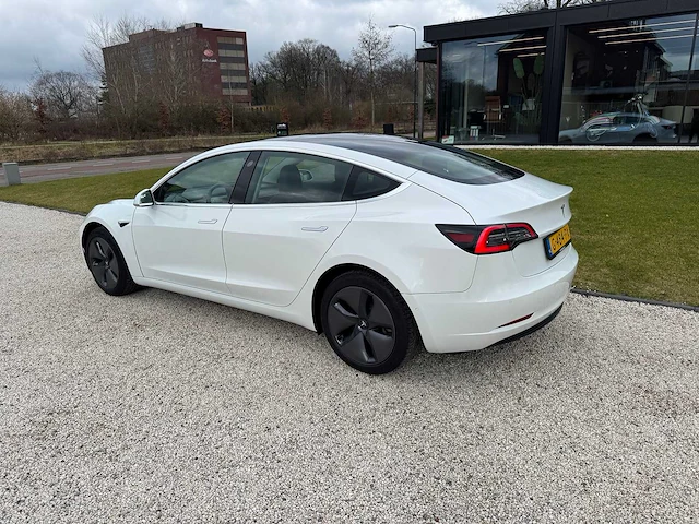 Tesla - model 3 - stnd.rwd plus 60 kwh - g-484-px - 2019 - afbeelding 18 van  23