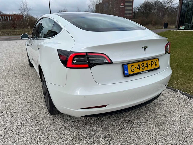 Tesla - model 3 - stnd.rwd plus 60 kwh - g-484-px - 2019 - afbeelding 19 van  23