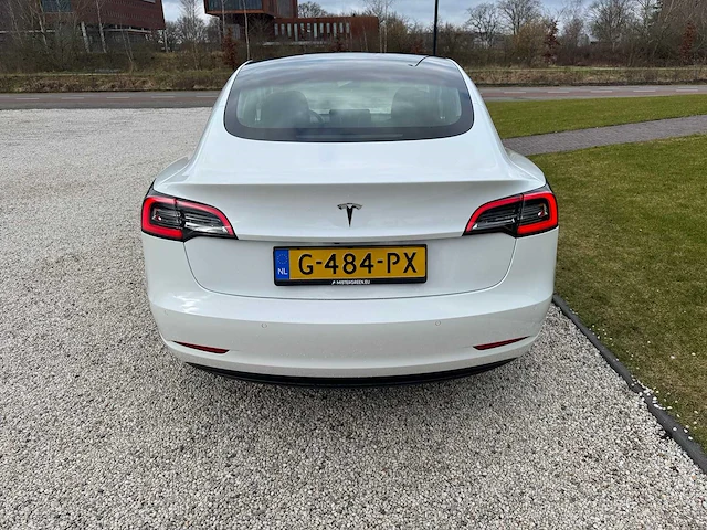 Tesla - model 3 - stnd.rwd plus 60 kwh - g-484-px - 2019 - afbeelding 20 van  23