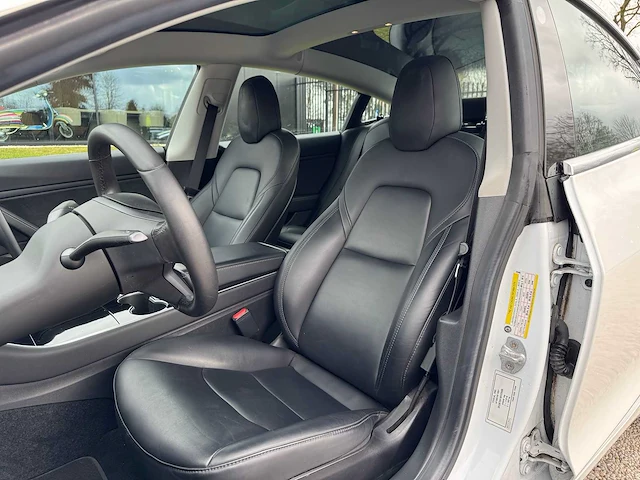 Tesla - model 3 - stnd.rwd plus 60 kwh - g-484-px - 2019 - afbeelding 22 van  23