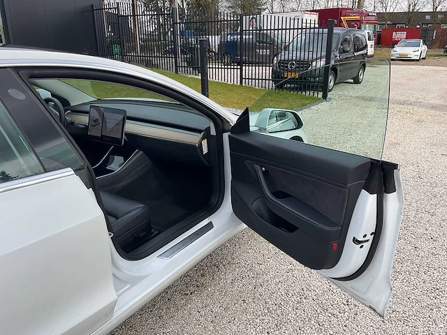 Tesla - model 3 - stnd.rwd plus 60 kwh - g-577-rn - 2019 - afbeelding 6 van  25