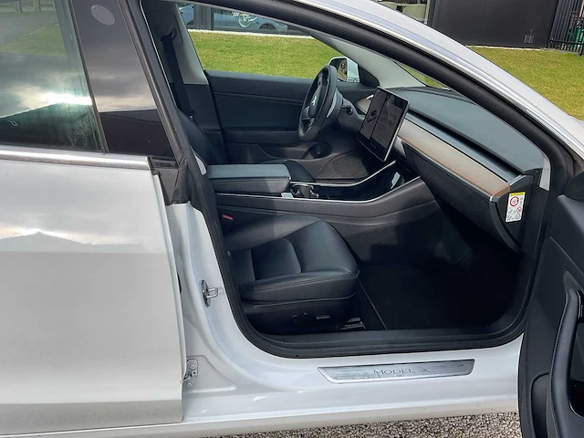 Tesla - model 3 - stnd.rwd plus 60 kwh - g-577-rn - 2019 - afbeelding 7 van  25