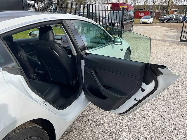 Tesla - model 3 - stnd.rwd plus 60 kwh - g-577-rn - 2019 - afbeelding 8 van  25