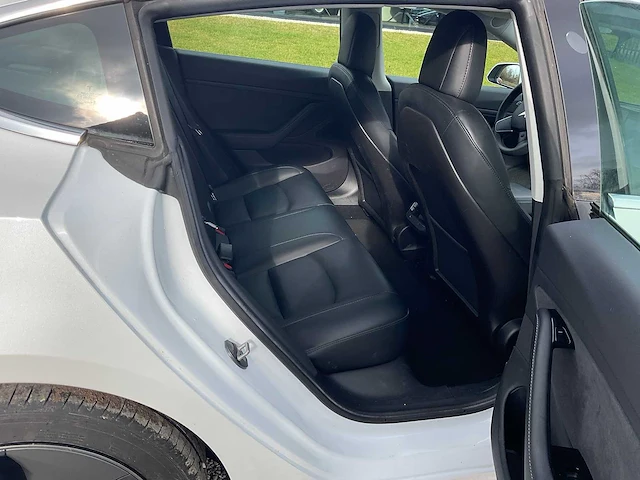 Tesla - model 3 - stnd.rwd plus 60 kwh - g-577-rn - 2019 - afbeelding 9 van  25