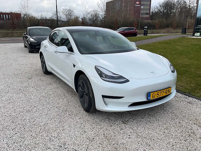 Tesla - model 3 - stnd.rwd plus 60 kwh - g-577-rn - 2019 - afbeelding 11 van  25
