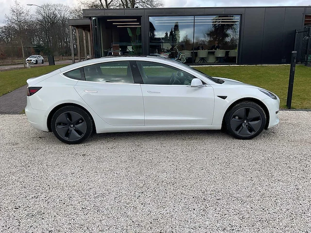 Tesla - model 3 - stnd.rwd plus 60 kwh - g-577-rn - 2019 - afbeelding 14 van  25