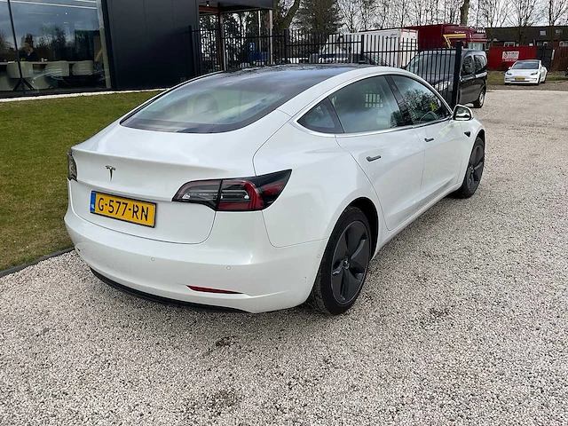 Tesla - model 3 - stnd.rwd plus 60 kwh - g-577-rn - 2019 - afbeelding 16 van  25