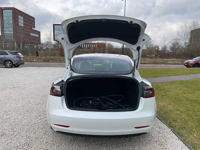 Tesla - model 3 - stnd.rwd plus 60 kwh - g-577-rn - 2019 - afbeelding 17 van  25