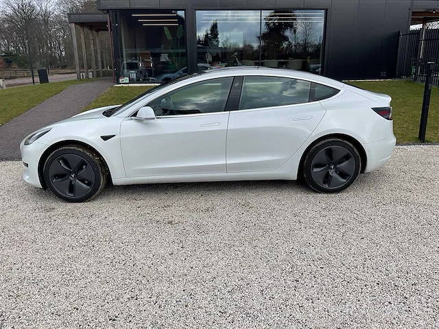 Tesla - model 3 - stnd.rwd plus 60 kwh - g-577-rn - 2019 - afbeelding 19 van  25