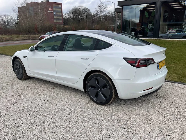 Tesla - model 3 - stnd.rwd plus 60 kwh - g-577-rn - 2019 - afbeelding 20 van  25
