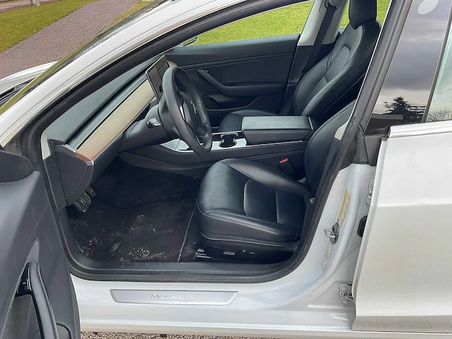 Tesla - model 3 - stnd.rwd plus 60 kwh - g-577-rn - 2019 - afbeelding 24 van  25