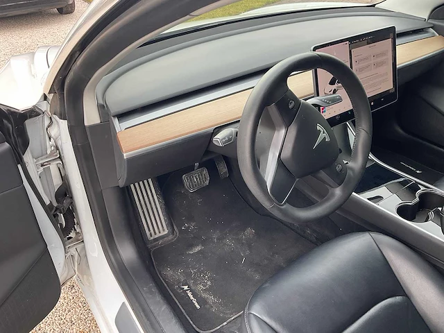 Tesla - model 3 - stnd.rwd plus 60 kwh - g-577-rn - 2019 - afbeelding 25 van  25