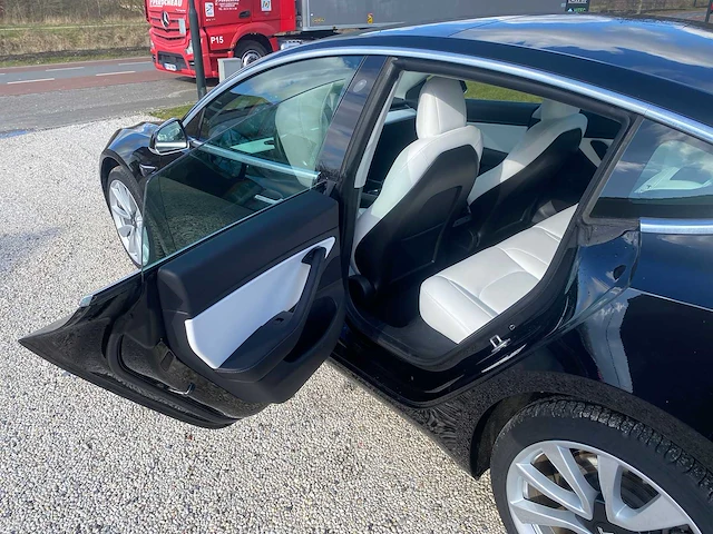 Tesla - model 3 - stnd.rwd plus 60 kwh - g-591-xs - 2019 - afbeelding 3 van  25