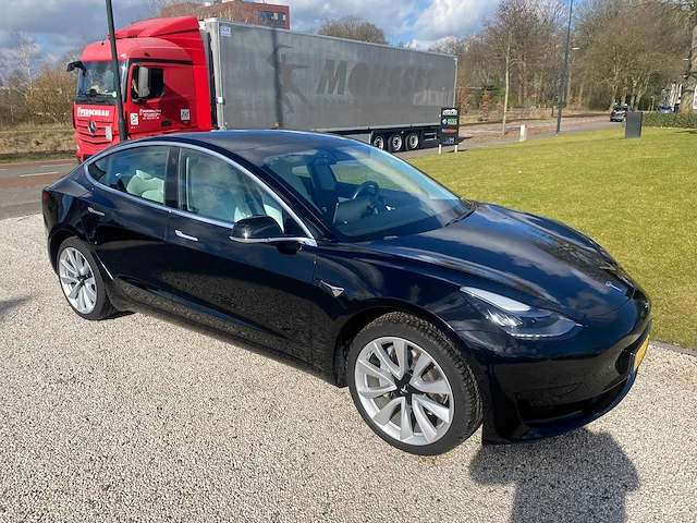 Tesla - model 3 - stnd.rwd plus 60 kwh - g-591-xs - 2019 - afbeelding 13 van  25