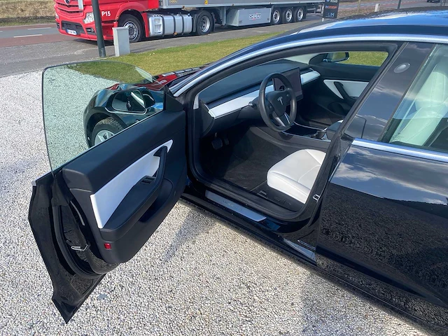 Tesla - model 3 - stnd.rwd plus 60 kwh - g-591-xs - 2019 - afbeelding 23 van  25