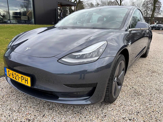 Tesla - model 3 - stnd.rwd plus 60 kwh - g-621-ph - 2019 - afbeelding 1 van  18