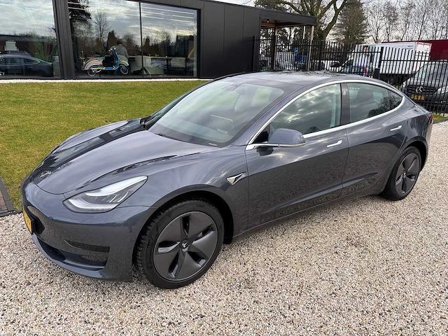 Tesla - model 3 - stnd.rwd plus 60 kwh - g-621-ph - 2019 - afbeelding 11 van  18