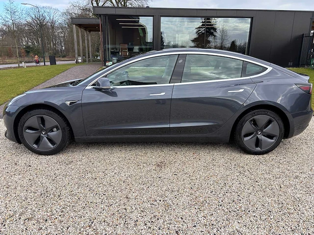 Tesla - model 3 - stnd.rwd plus 60 kwh - g-621-ph - 2019 - afbeelding 12 van  18