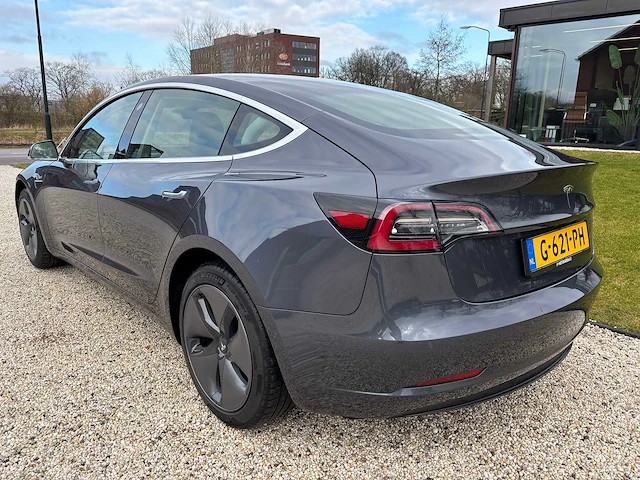 Tesla - model 3 - stnd.rwd plus 60 kwh - g-621-ph - 2019 - afbeelding 13 van  18