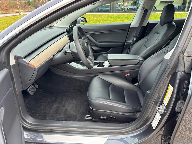 Tesla - model 3 - stnd.rwd plus 60 kwh - g-621-ph - 2019 - afbeelding 15 van  18