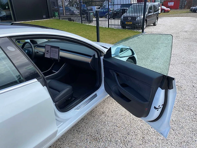Tesla - model 3 - stnd.rwd plus 60 kwh - g-648-xs - 2019 - afbeelding 14 van  25