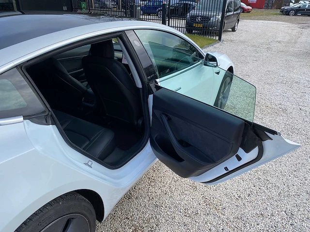Tesla - model 3 - stnd.rwd plus 60 kwh - g-648-xs - 2019 - afbeelding 16 van  25