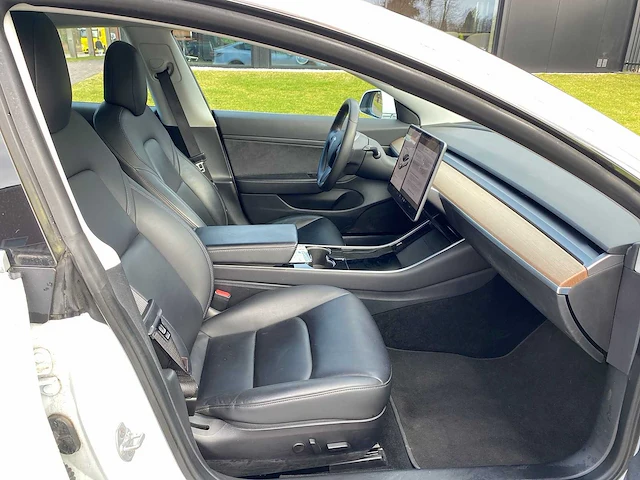 Tesla - model 3 - stnd.rwd plus 60 kwh - g-648-xs - 2019 - afbeelding 16 van  25
