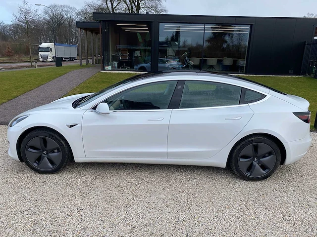 Tesla - model 3 - stnd.rwd plus 60 kwh - g-660-vd - 2019 - afbeelding 19 van  25