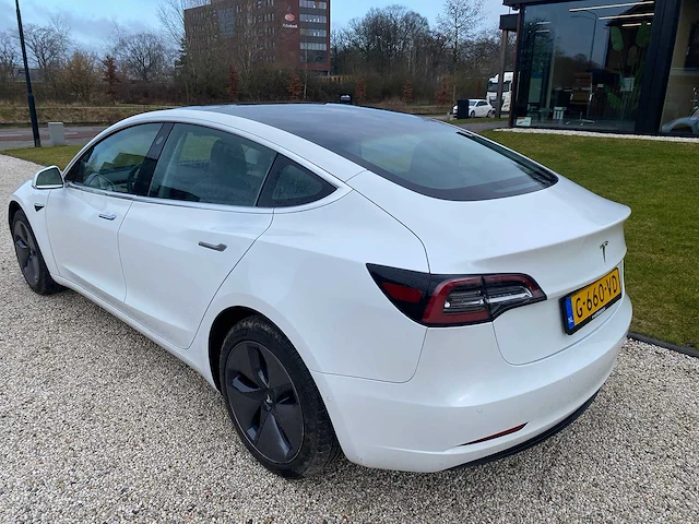 Tesla - model 3 - stnd.rwd plus 60 kwh - g-660-vd - 2019 - afbeelding 20 van  25