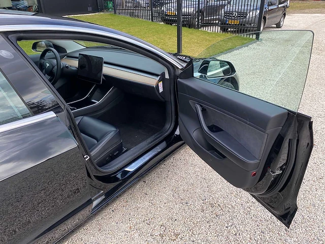 Tesla - model 3 - stnd.rwd plus 60 kwh - g-678-lx - 2019 - afbeelding 13 van  25
