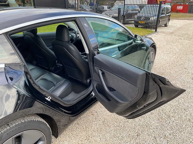 Tesla - model 3 - stnd.rwd plus 60 kwh - g-678-lx - 2019 - afbeelding 15 van  25