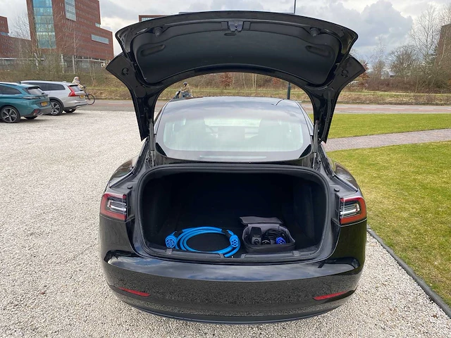 Tesla - model 3 - stnd.rwd plus 60 kwh - g-678-lx - 2019 - afbeelding 17 van  25