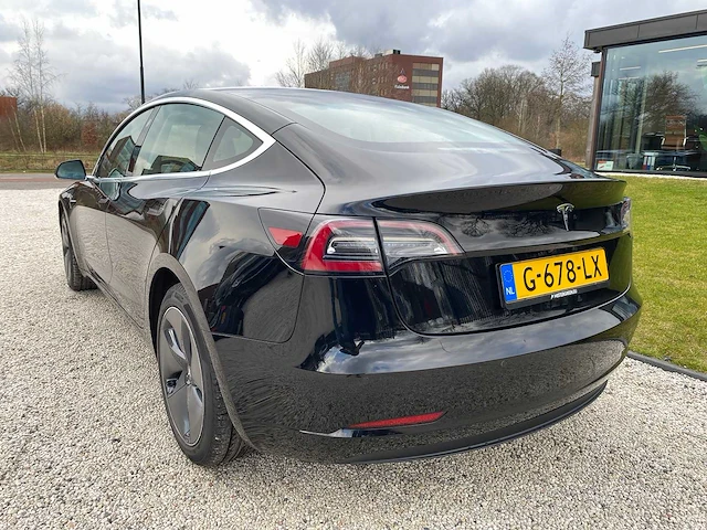 Tesla - model 3 - stnd.rwd plus 60 kwh - g-678-lx - 2019 - afbeelding 21 van  25