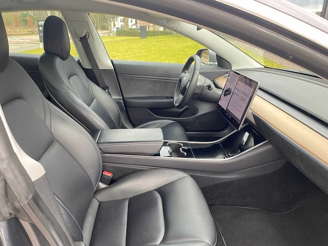 Tesla - model 3 - stnd.rwd plus 60 kwh - g-684-ff - 2019 - afbeelding 8 van  25