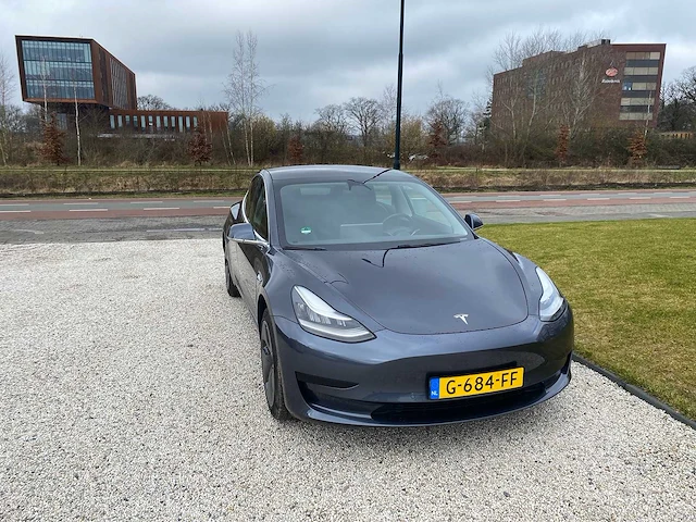 Tesla - model 3 - stnd.rwd plus 60 kwh - g-684-ff - 2019 - afbeelding 11 van  25