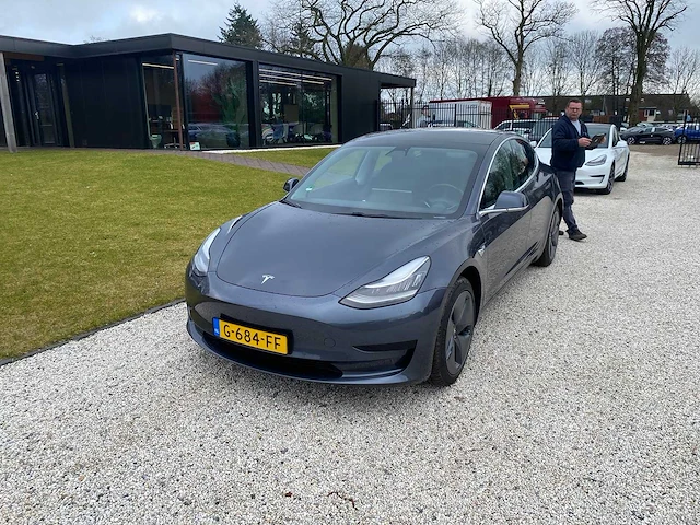 Tesla - model 3 - stnd.rwd plus 60 kwh - g-684-ff - 2019 - afbeelding 1 van  25