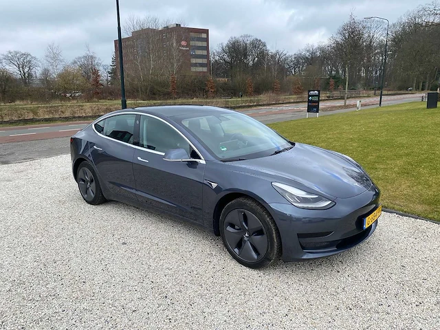 Tesla - model 3 - stnd.rwd plus 60 kwh - g-684-ff - 2019 - afbeelding 13 van  25