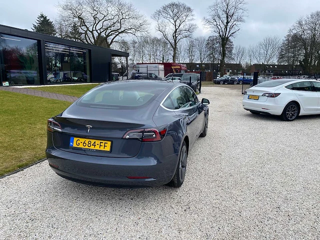 Tesla - model 3 - stnd.rwd plus 60 kwh - g-684-ff - 2019 - afbeelding 16 van  25