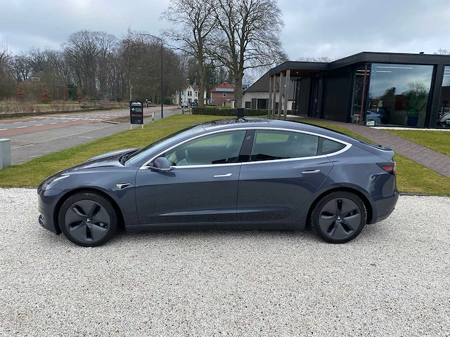 Tesla - model 3 - stnd.rwd plus 60 kwh - g-684-ff - 2019 - afbeelding 19 van  25